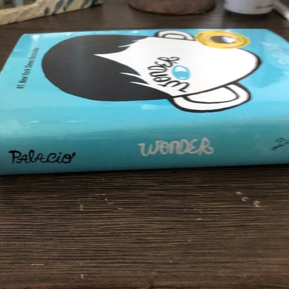 Wonder by: R.J. Palacio hardback book - Picture 4 of 4